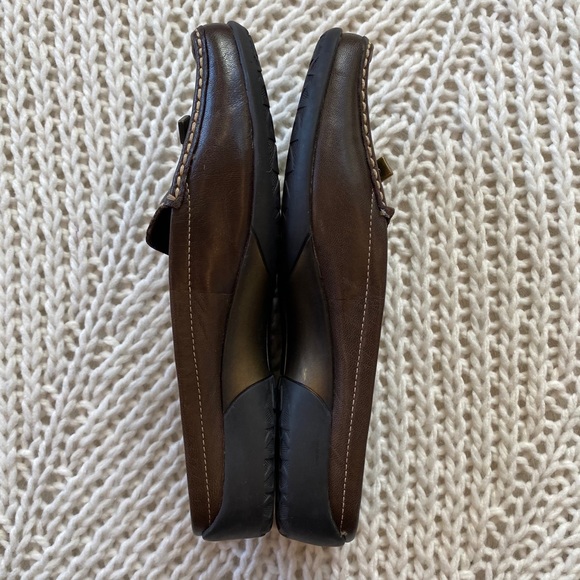 NWOT Liz Claiborne brown slip ons - Picture 4 of 8